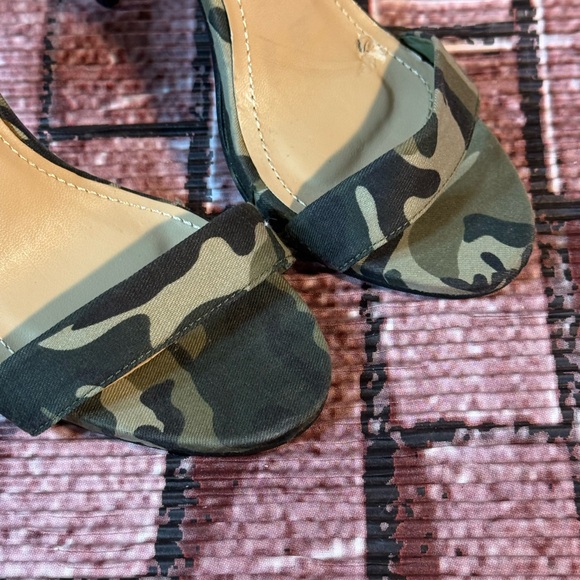 “ Forever” Camouflage High Heels 7 1/2 - Picture 3 of 6